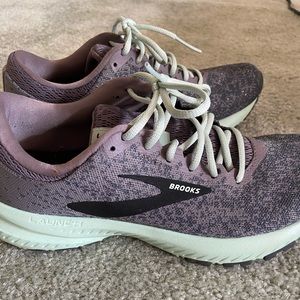 Like new Brooks Launch 6 Women’s sneakers